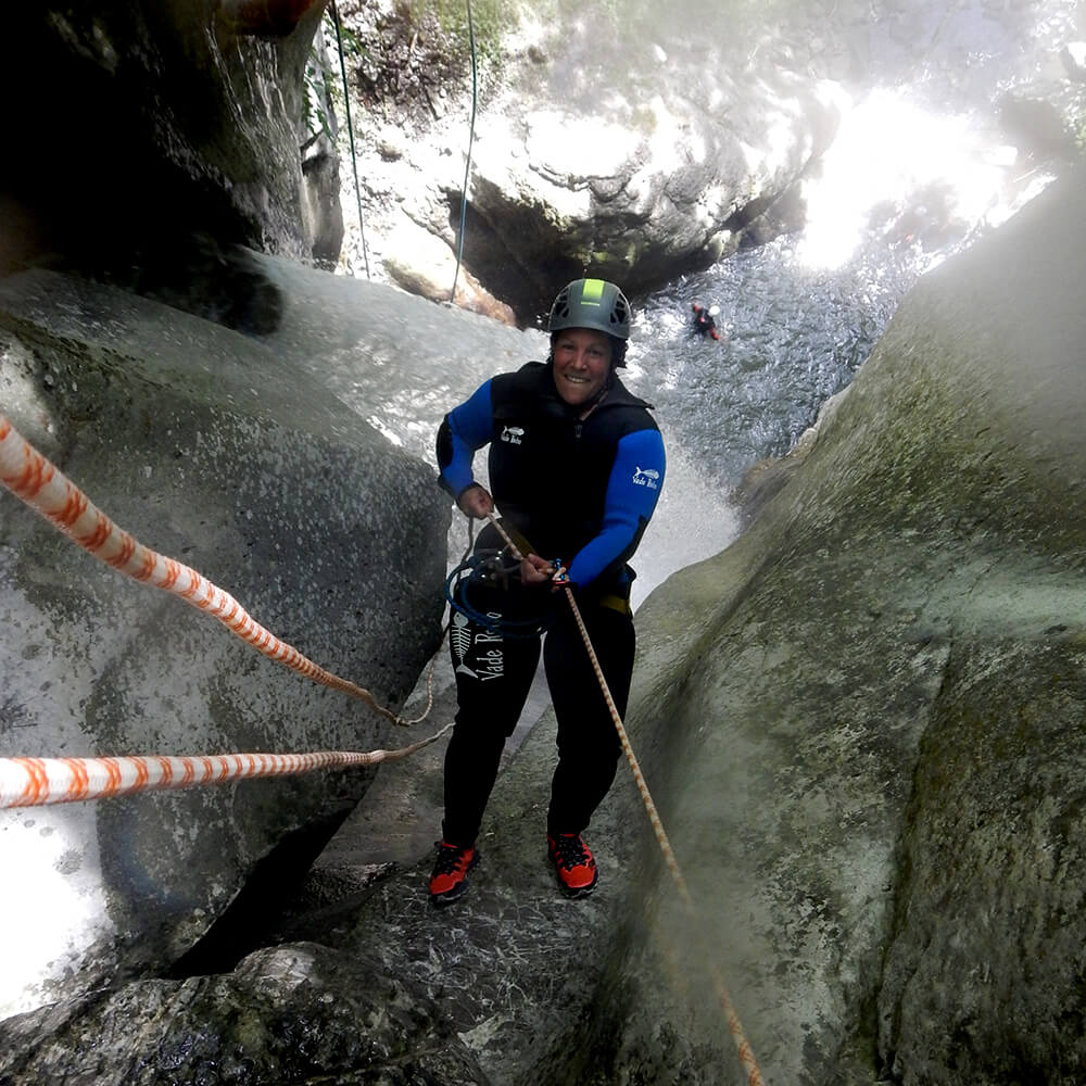 Descente en rappel dans le canyon de Balme en Haute-Savoie, proche de Genève et Chamonix.