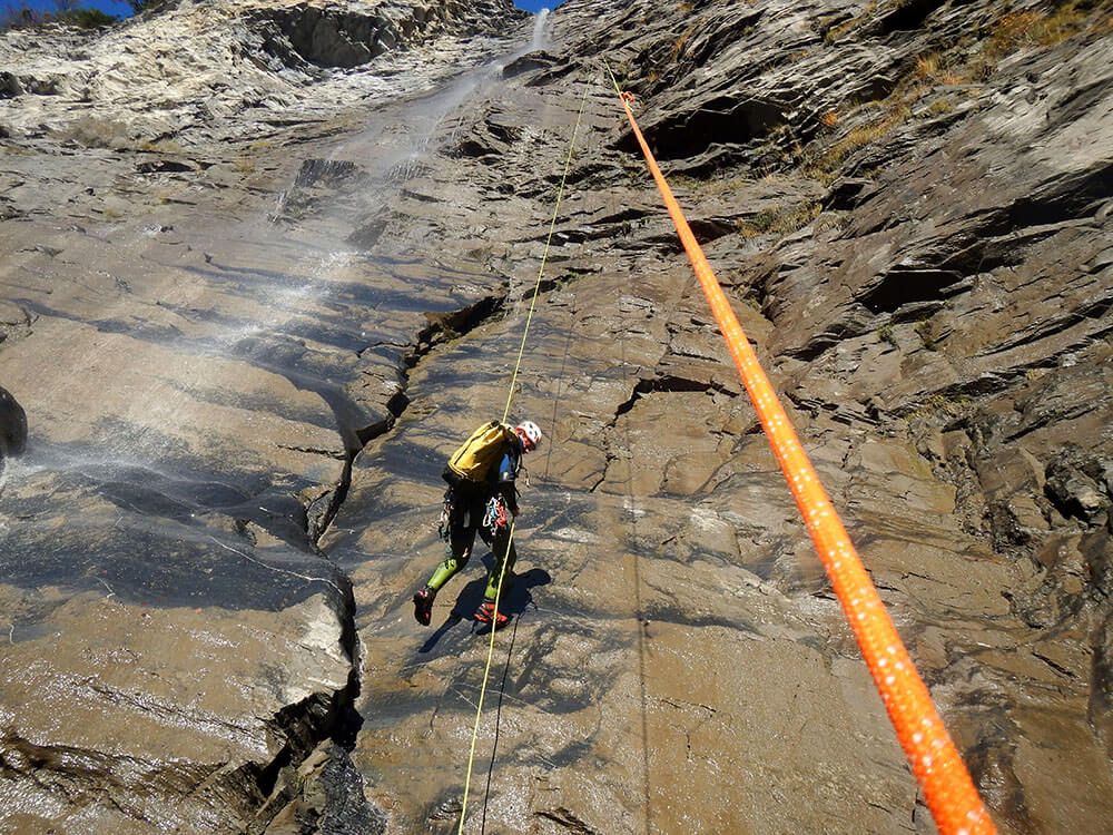 Canyon de Reninge, Haute-Savoie. Cascade de 100 mètres.