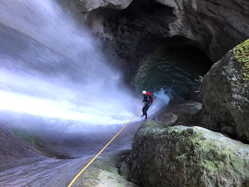 Canyon experts proche de Samoens