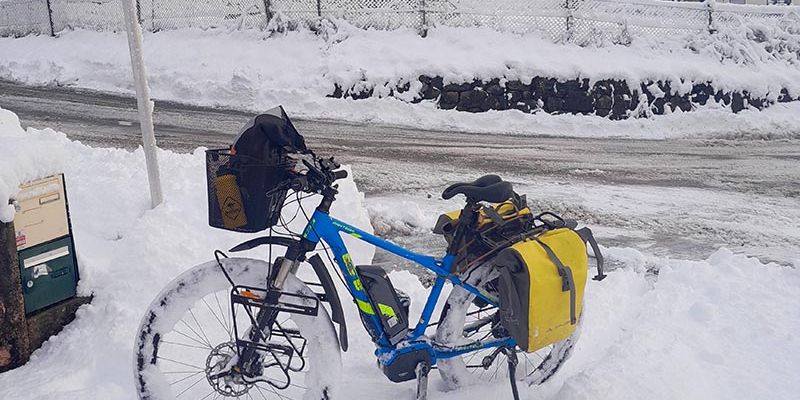 Distribution à vélo extrême à Viuz en Sallaz