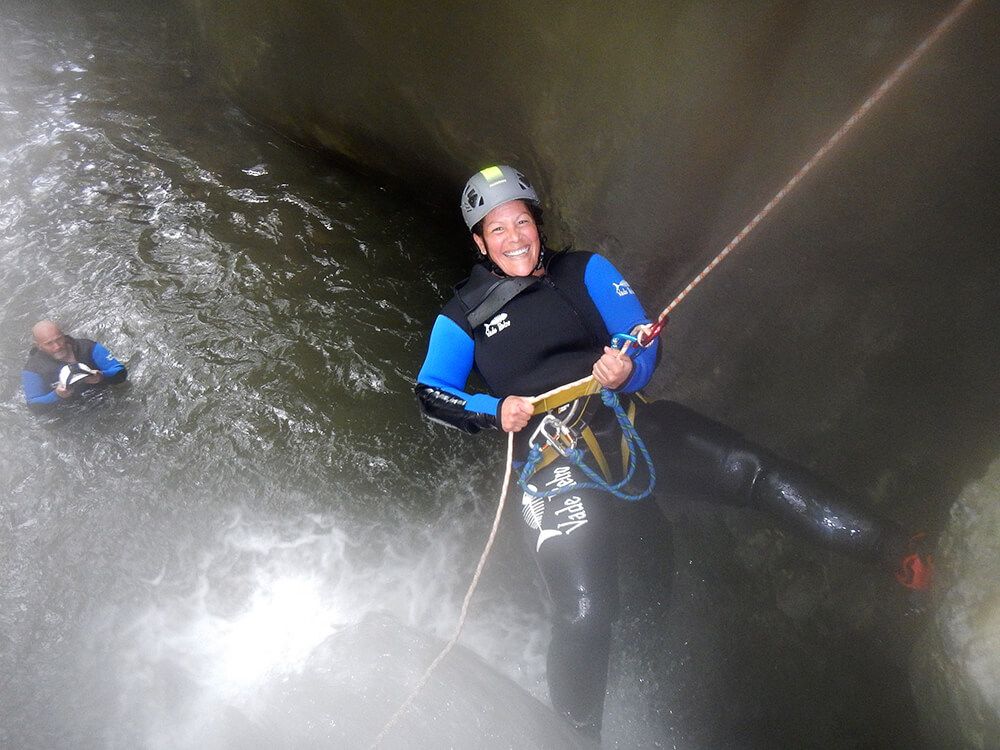 Descente en rappel dans le canyon de Balme en Haute-Savoie, proche de Genève et Chamonix.