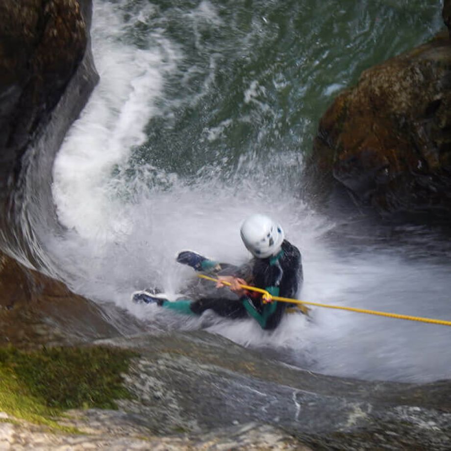 Canyoning à Nyon Morzine: Descente toboggan avec enfant