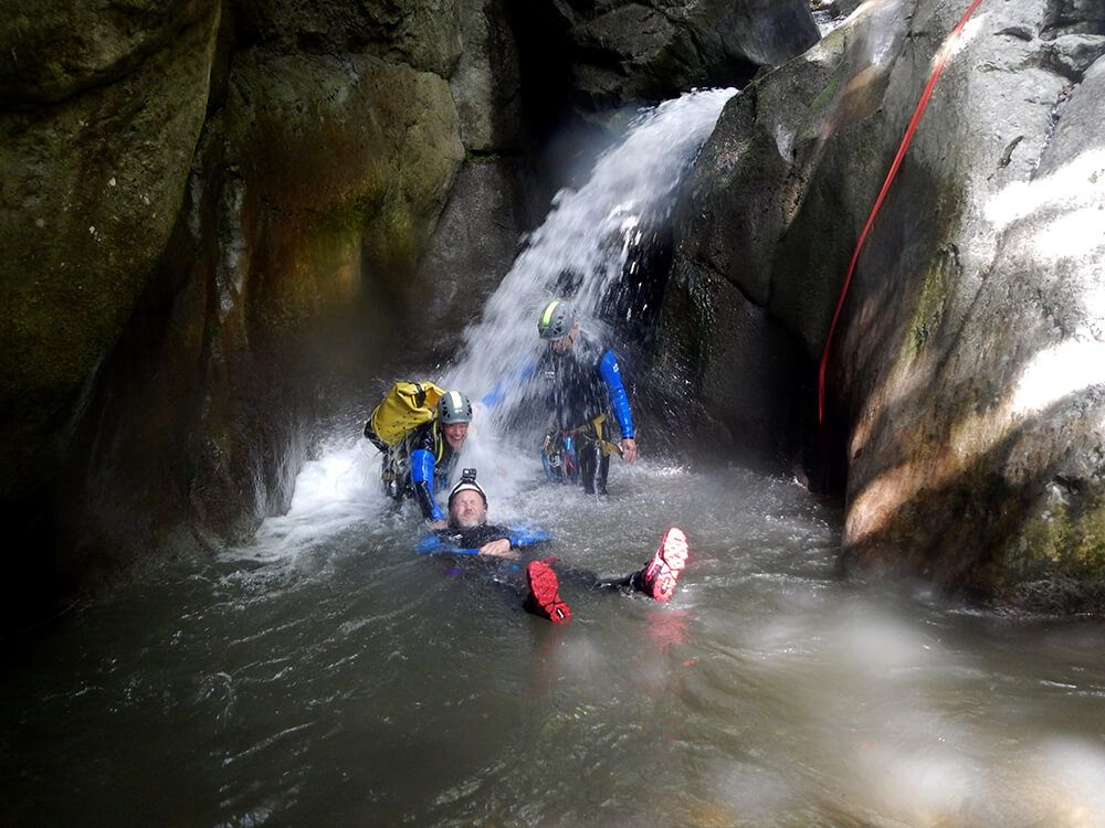 Descente en rappel dans le canyon de Balme en Haute-Savoie, proche de Genève et Chamonix.