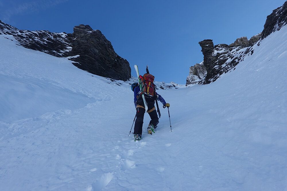 Crampon piolet: monter face ouest du mont Buet en Haute-Savoie