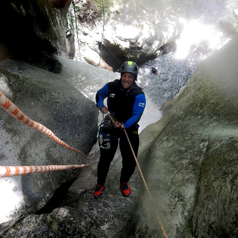 Descente en rappel dans le canyon de Balme en Haute-Savoie, proche de Genève et Chamonix.