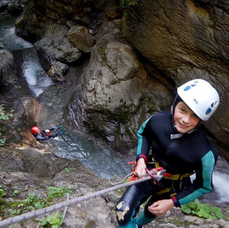 Canyoning à Nyon: descente en rappel avec enfant